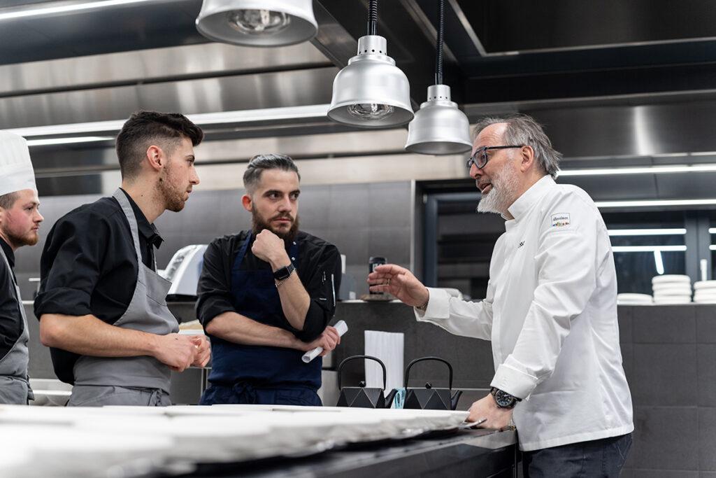 Eat, work, play a 2.000 metri